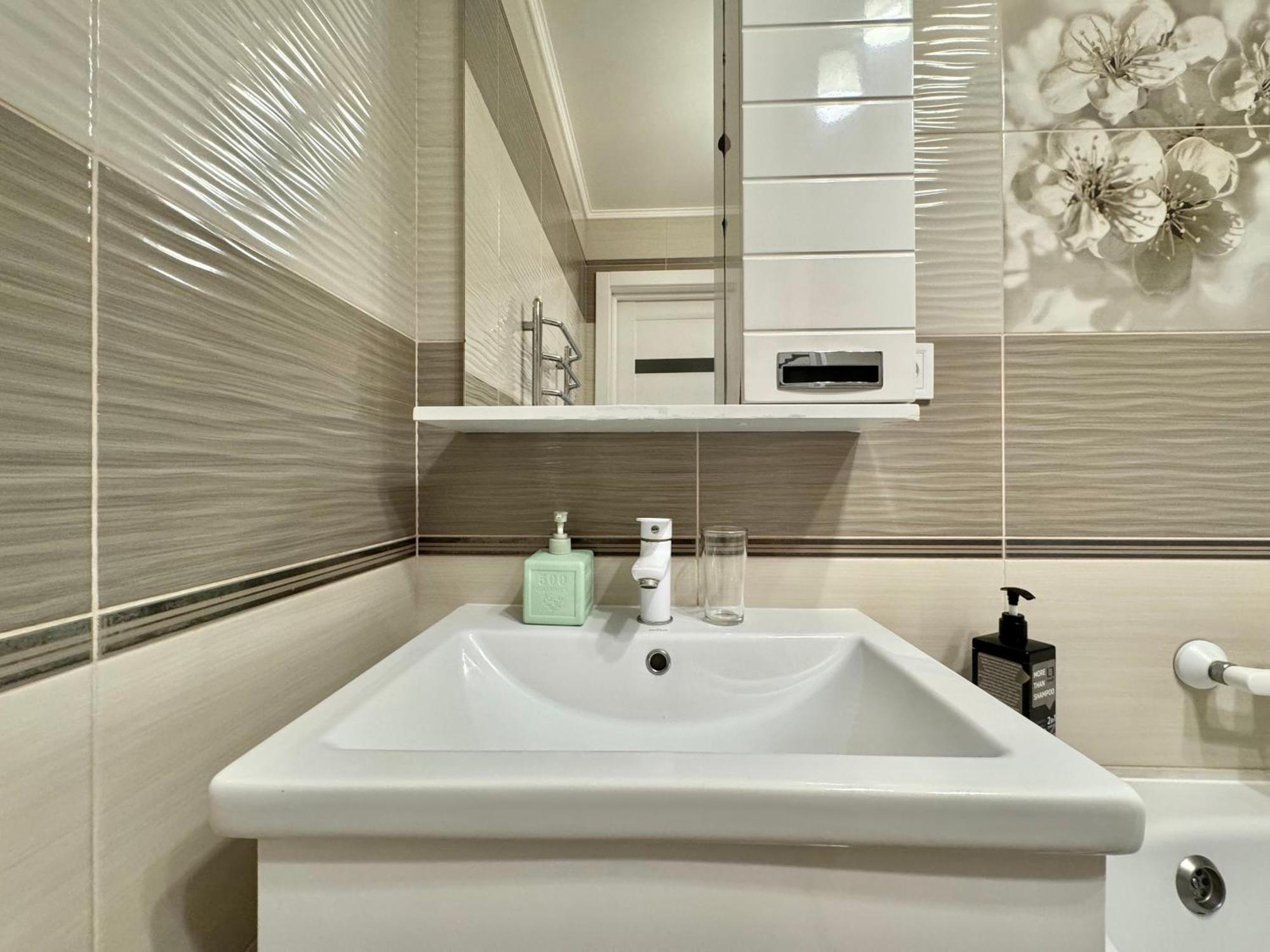 Apartpoltava: Luxury Studio with Corner Bath and Panoramic Balcony Exterior photo