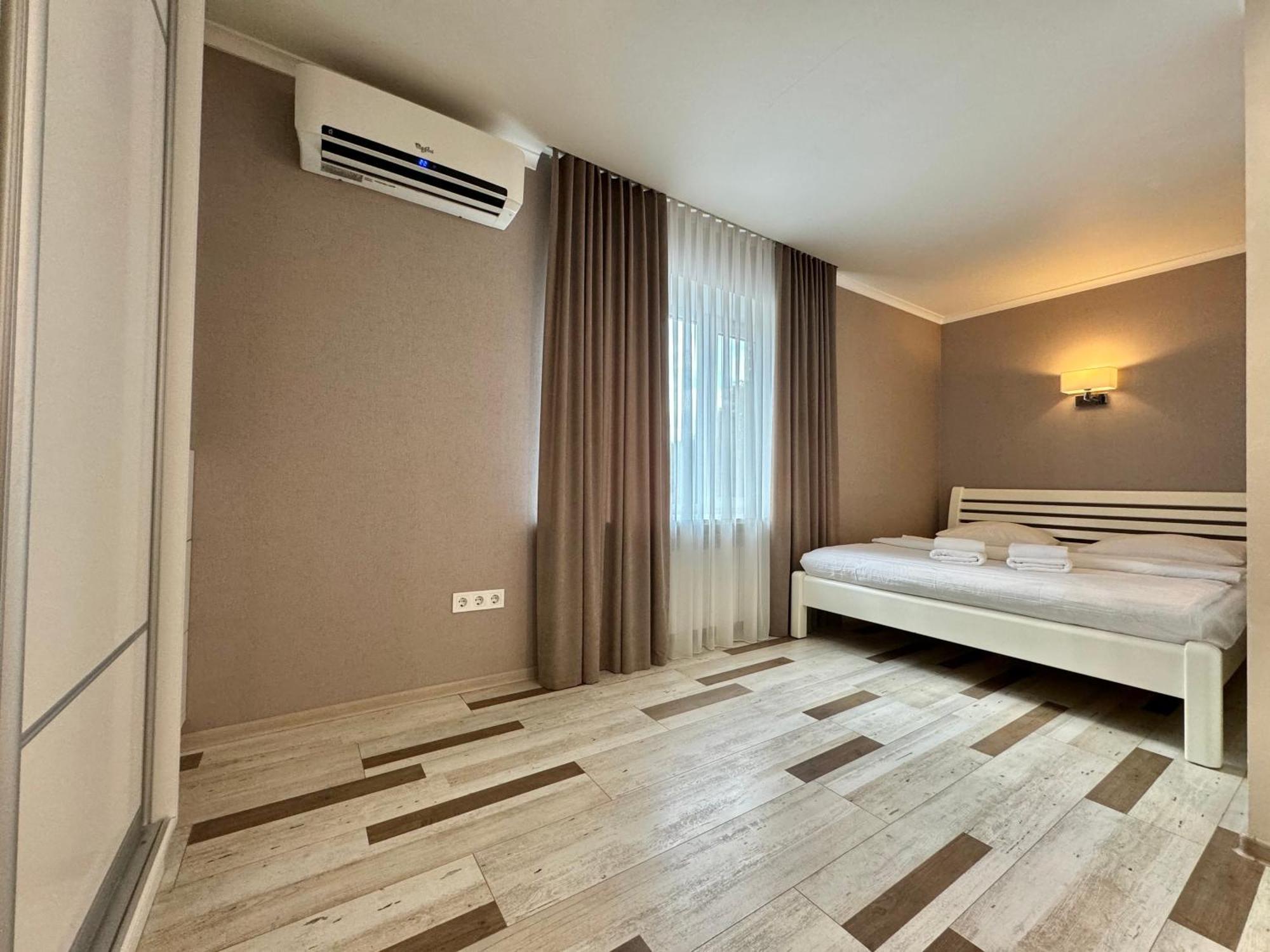 Apartpoltava: Luxury Studio with Corner Bath and Panoramic Balcony Exterior photo